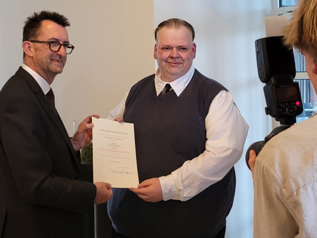 Bundesverdienstkreuz am Bande Ingo Vigneron Saarland Innenminister Jost